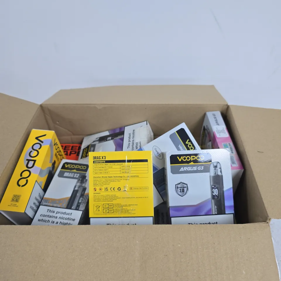APPROXIMATELY 20 ASSORTED E-CIG PRODUCTS AND ACCESSORIES TO INCLUDE VOOPOO, GEEKVAPE, ETC