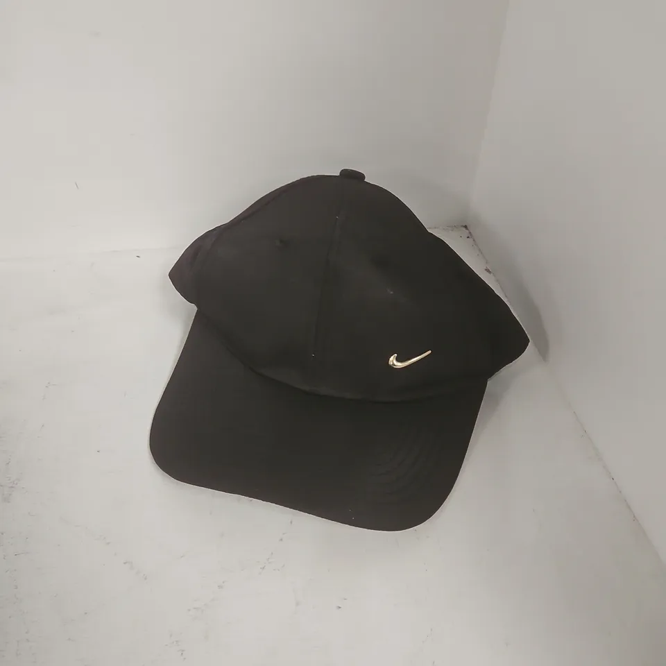 NIKE BLACK CAP