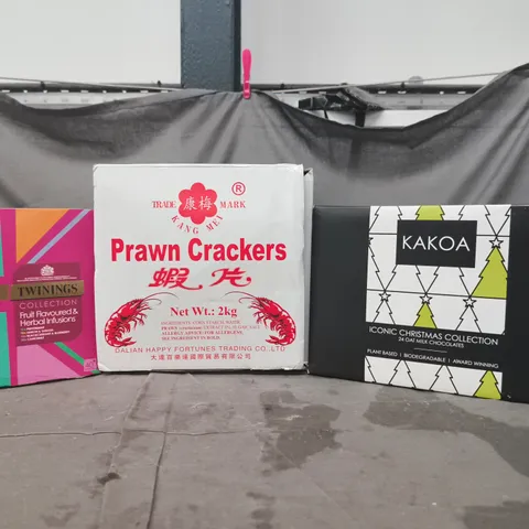 APPROXIMATELY 4 ASSORTED FOOD AND DRINK ITEMS TO INCLUDE PRAWN CRACKERS, TWININGS, ETC