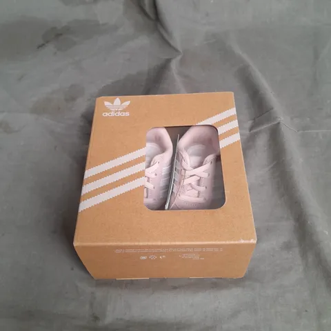 BOXED ADIDAS GAZELLE CRIB BABY SHOES IN ICE PINK SIZE 2K