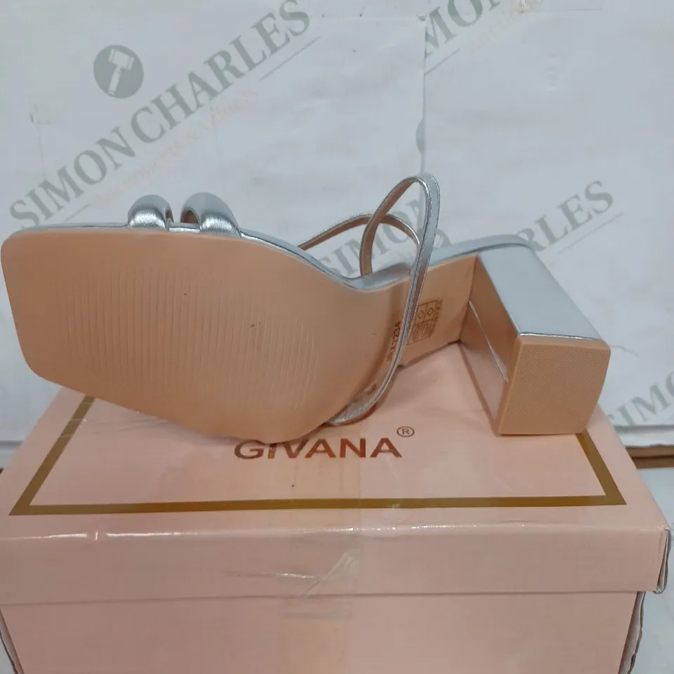 BOXED PAIR OF GIVANA PADDED VAMP STRAPS BLOCK HEELED SANDALS / SIZE: 6 UK