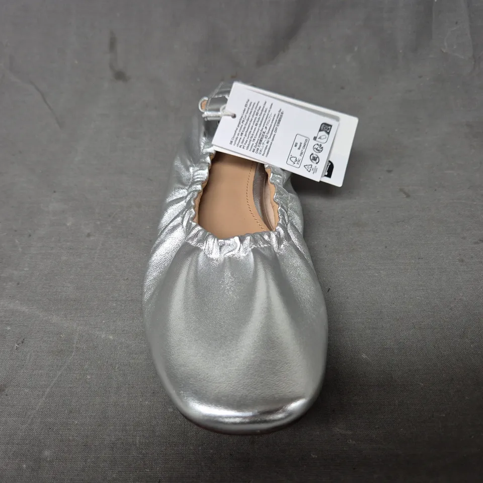 BOXED PAIR OF H&M SLIP-ON SHOES IN METALLIC SILVER UK SIZE 6