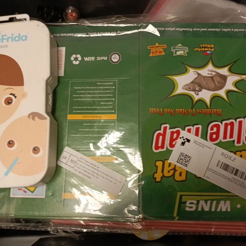 APPROXIMATELY 12 ASSORTED HOUSEHOLD ITEMS TO INCLUDE ACRYLIC PAINT PENS, 9 WATT PLS BULB, SCENTED CANDLES, ETC