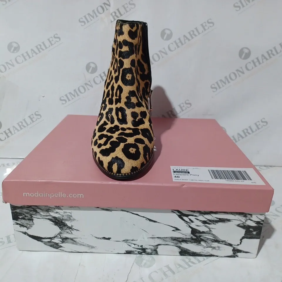 BOXED PAIR OF MODA IN PELLE LAURE HEELED ANKLE BOOTS IN LEOPARD PRINT UK SIZE 7