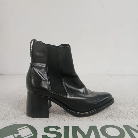 ALLSAINTS BLACK LEATHER CHELSEA BOOT, (EU37)