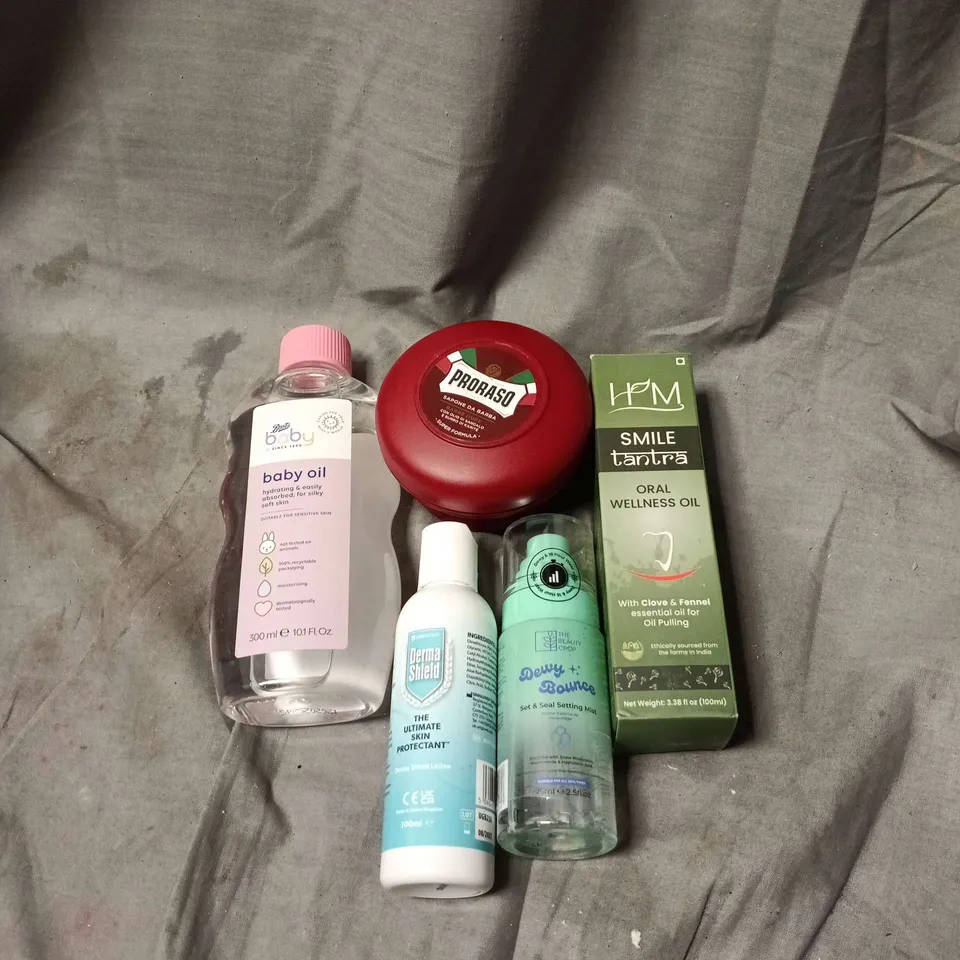 APPROXIMATELY 20 ASSORTED COSMETIC ITEMS TO INCLUDE ORAL WELLNESS OIL, BOOTS BABY OIL, SHAVING SOAP, SET AND SEALING MIST, DERMA SHIELD LOTION ETC 