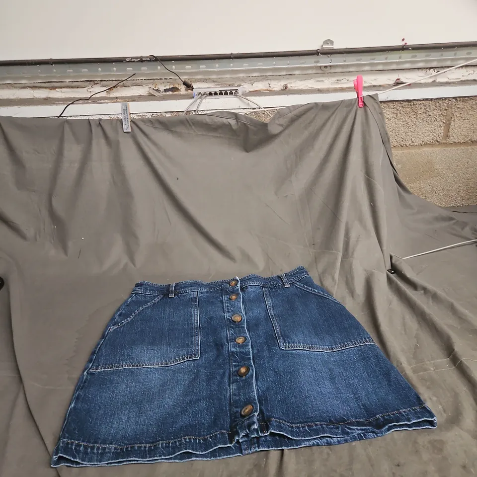 WHITE STUFF DENIM SKIRT – UK 12 (EU 40)