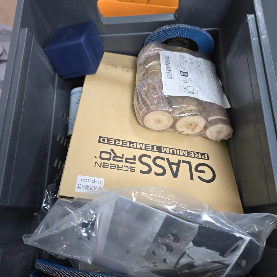 APPROXIMATELY 15 ASSORTED HOUSEHOLD ITEMS TO INCLUDE BLOOME PLUG IN REFILL, TABLET COVER AND CHRISTMAS ANGEL