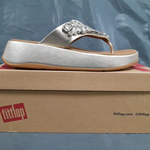 BOXED PAIR OF FITFLOP F-MODE JEWEL DELUXE FLATFORM TOE-THONG SANDALS IN GOLD SIZE UK 6