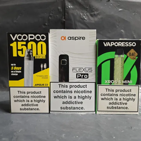 BOX OF APPROXIMATELY 20 ASSORTED E-CIGARETTE AND VAPING PRODUCTS TO INCLUDE VOOPOO, ASPIRE, ETC - COLLECTION ONLY