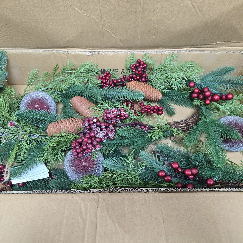 APPLE AND BERRY CHRISTMAS GARLAND