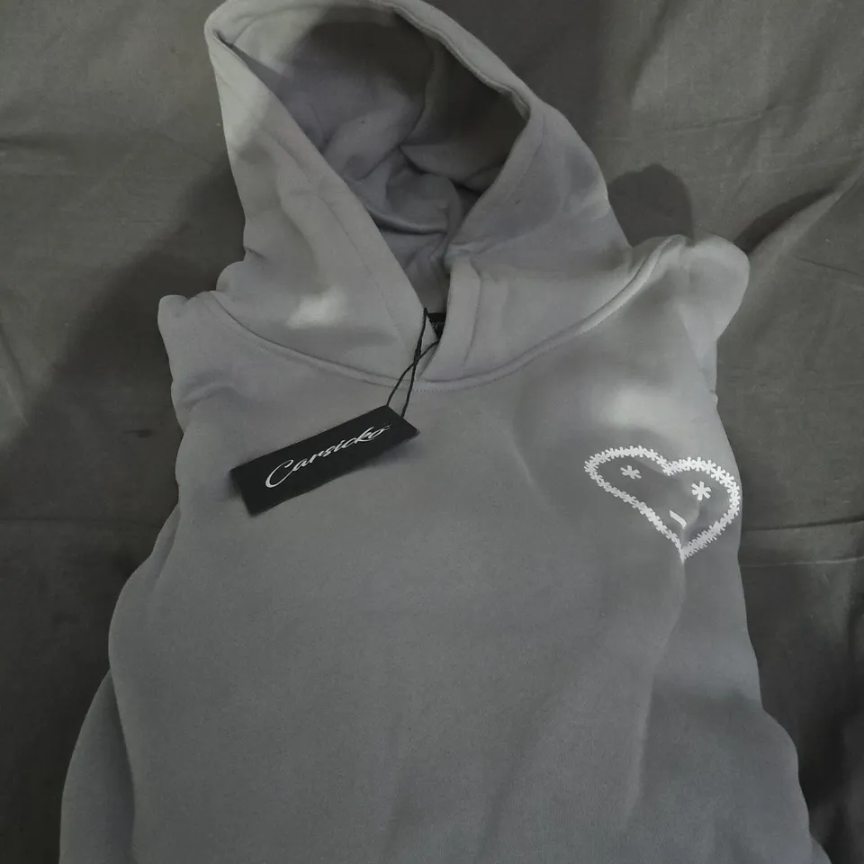 CARSICKO GREY WOMEN'S HOODIE WITH HEART GRAPHIC – SIZE S