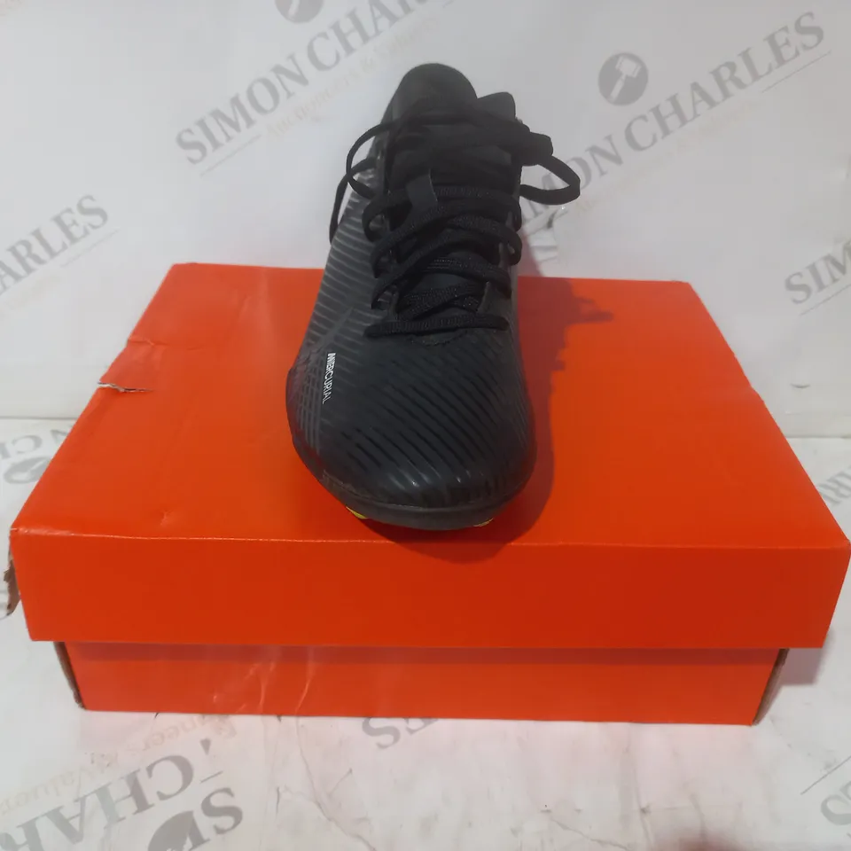 BOXED PAIR OF NIKE MERCURIAL FOOTBALL BOOTS IN BLACK UK SIZE 4