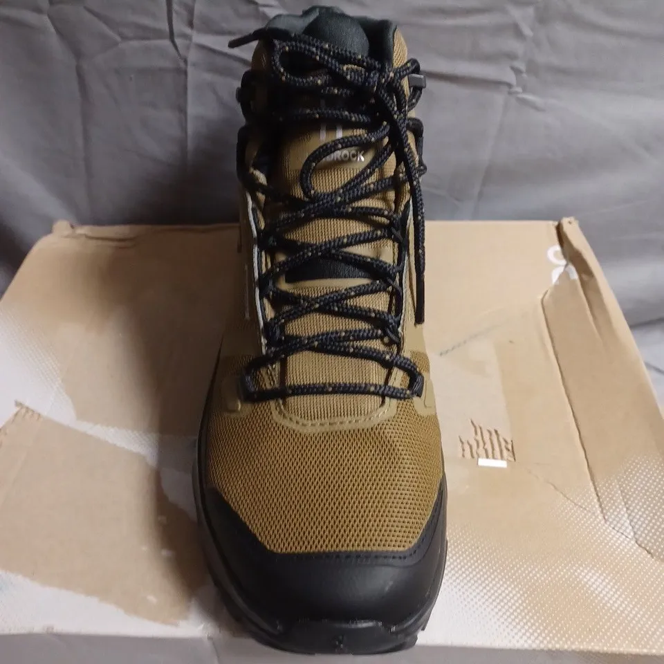 BOXED PAIR OF ON RUNNING HIKING BOOTS – UK SIZE 8