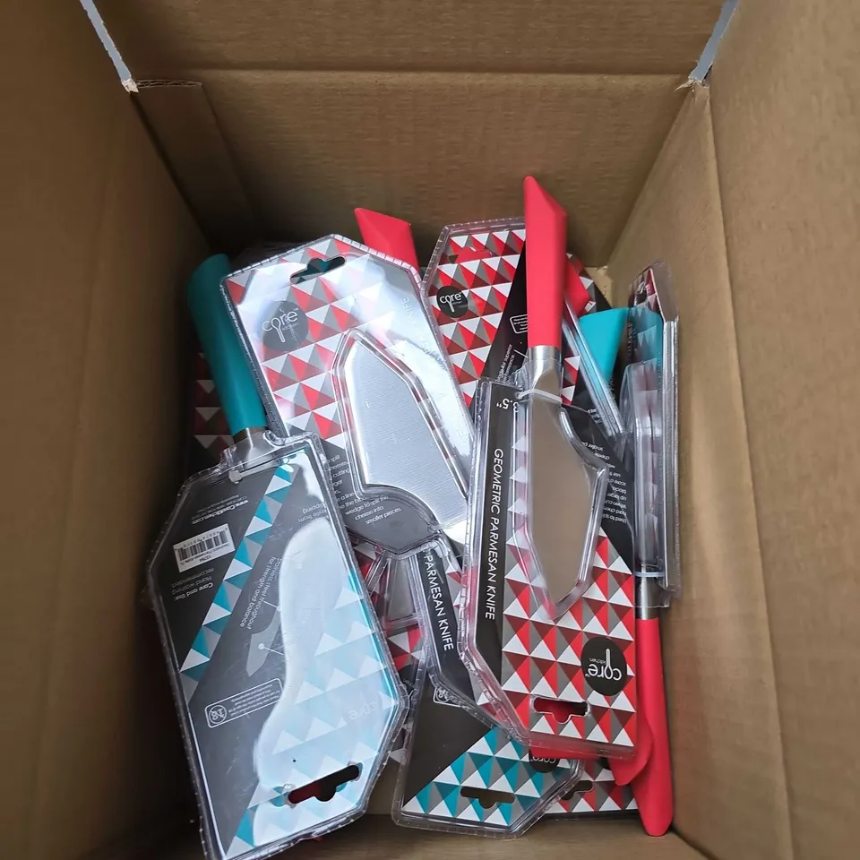 APPROXIMATELY 20 CORE KITCHEN GEOMETRIC PARMESAN KNIVES 3.5" BLADE 2 COLOURS