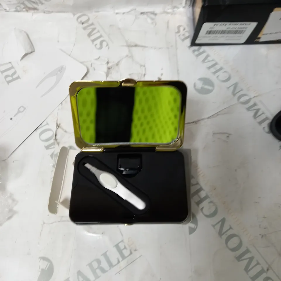 BOXED OF APPROXIMATELY 3 ITEMS TO INCLUDE SIMPLYBEAUTY, SWIVEL LOCKS, LUXENON 