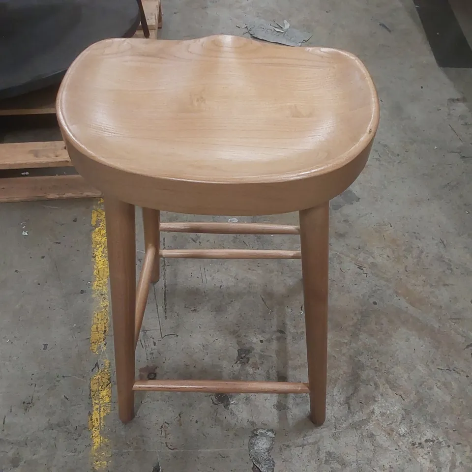 DESIGNER SOLID WOOD SHAKER BAR STOOL