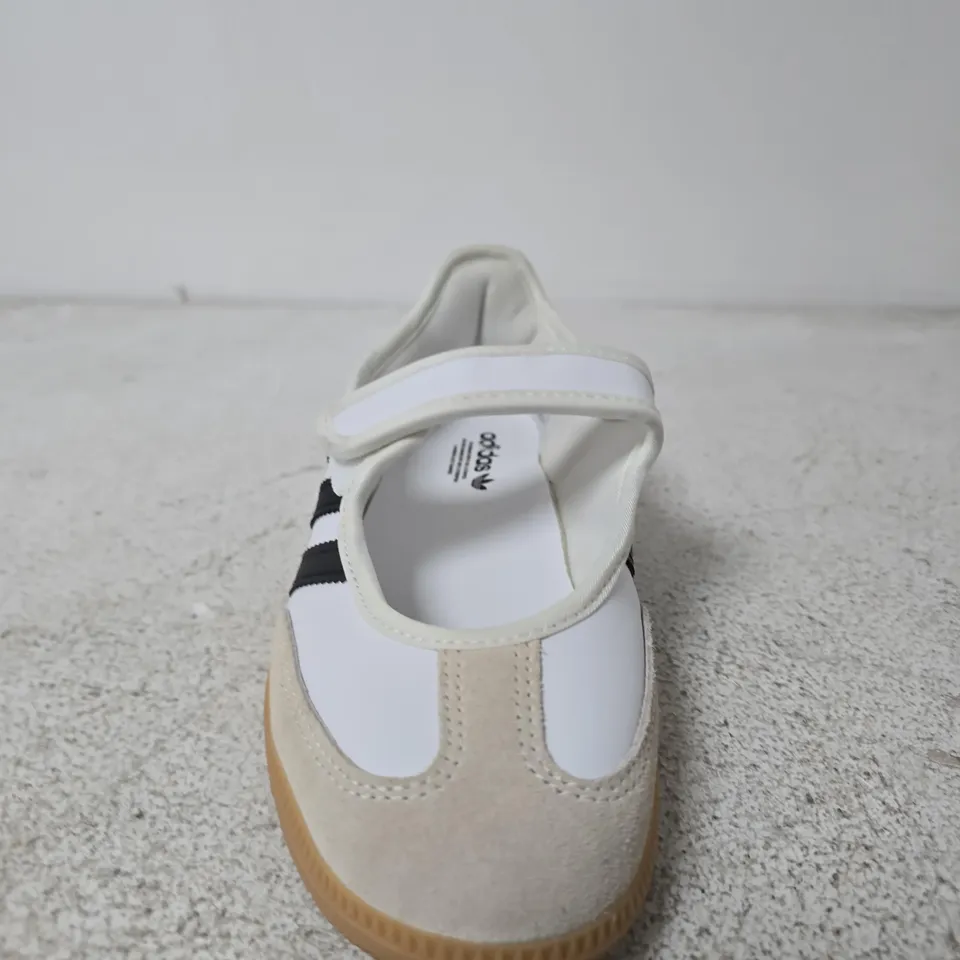 PAIR OF ADIDAS SAMBA TRAINERS – SIZE 5