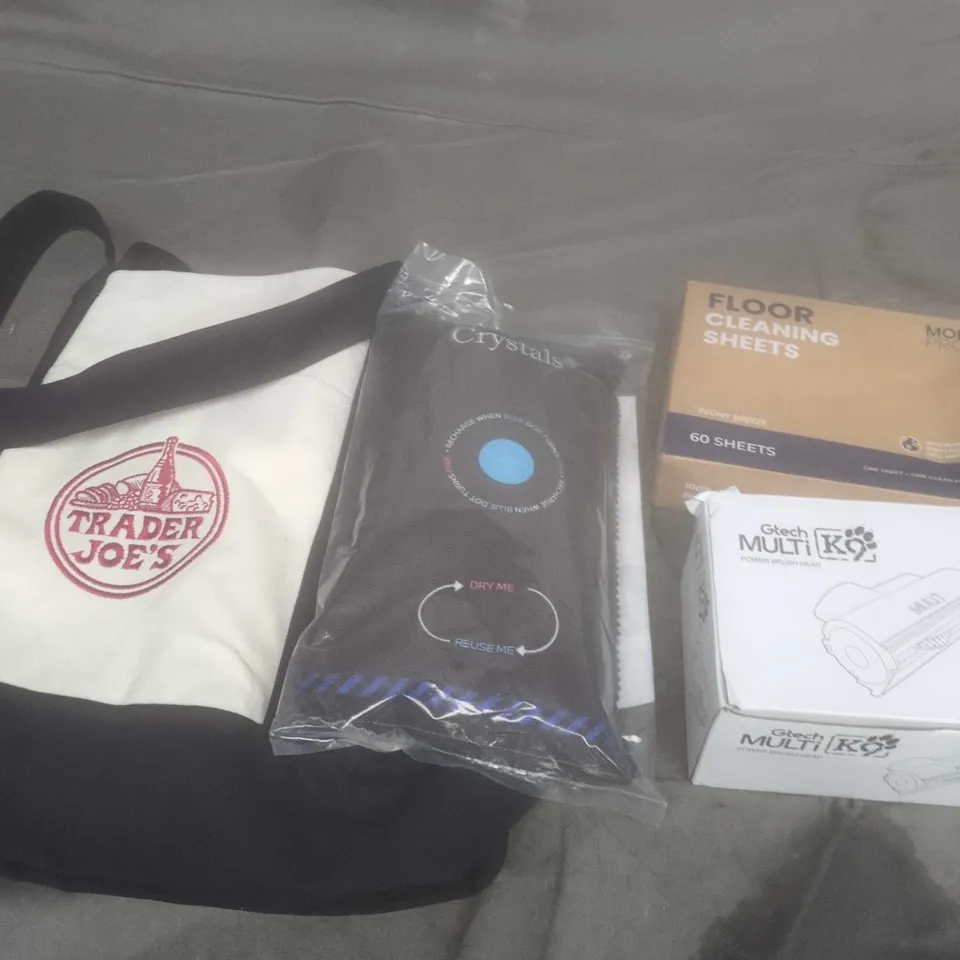 APPROXIMATELY 20 ASSORTED HOUSEHOLD PRODUCTS TO INCLUDE CLEANING SHEETS, TOTE BAG, GTECH BRUSH HEAD ETC