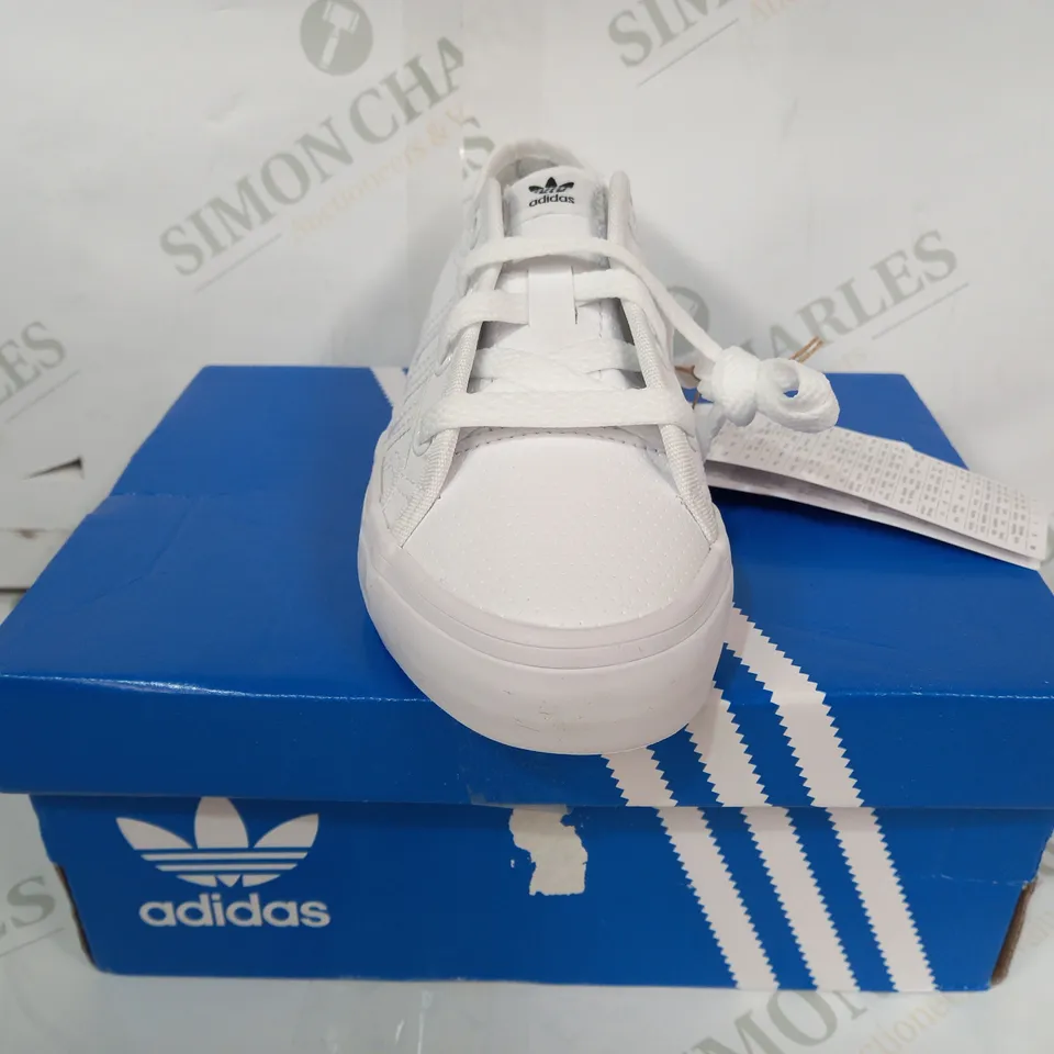 BOXED PAIR OF ADIDAS NIZZA LO CL KIDS SHOES IN WHITE UK SIZE 12