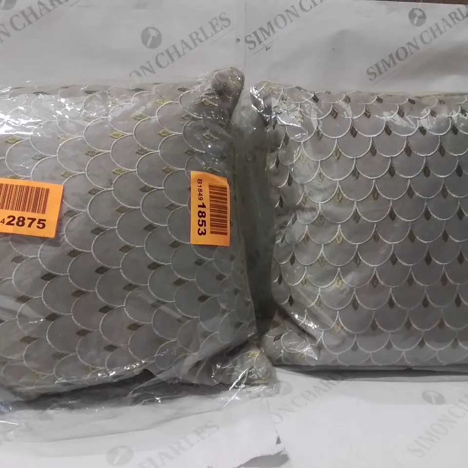 BRAND NEW SEALED SET OF 2 ZOYA CUSHION COLOUR OLIVE 
