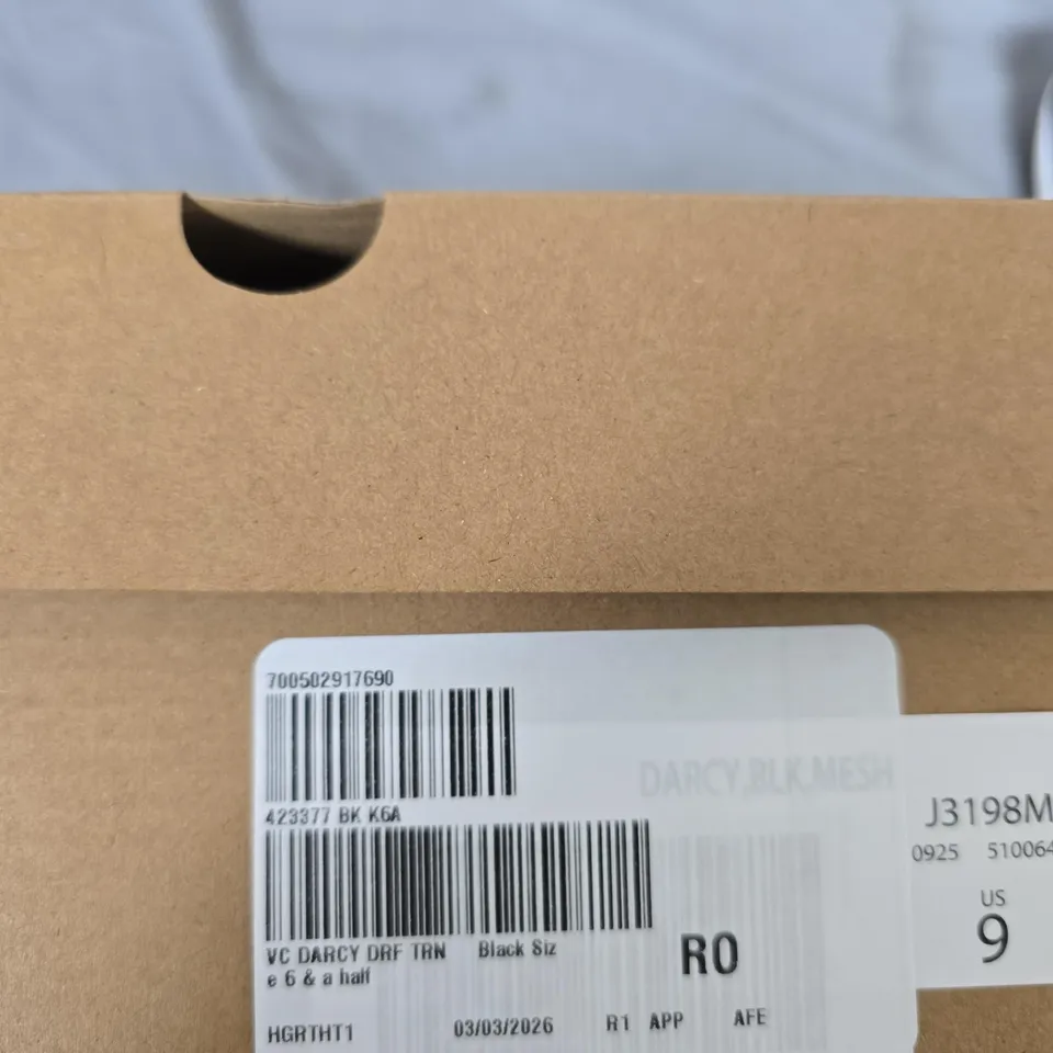 VIONIC DARCY DRF TRN SNEAKERS – BLACK, UK 6 AND A HALF