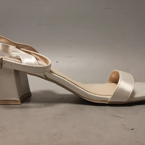 BOXED PAIR OF BE MINE OPEN TOE LOW BLOCK HEEL SANDALS IN IVORY SIZE 7