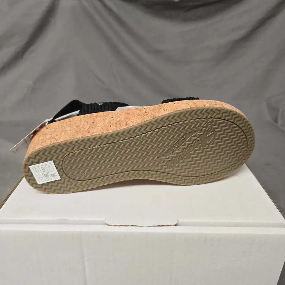 PAIR OF SKECHERS ARCH FIT SANDALS - 7