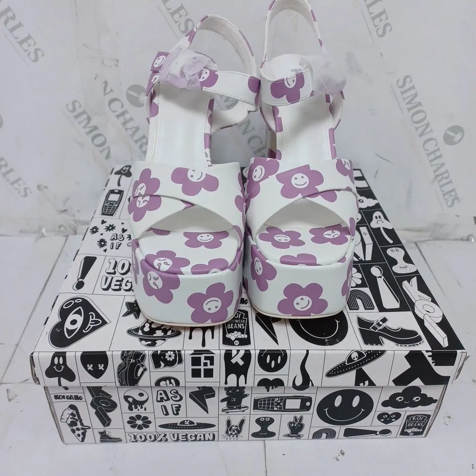 KOI FOOTWEAR LADIES WHITE WITH PURPLE FLOWERS CHUNKY HIGH HEELED SHOES SIZE 6