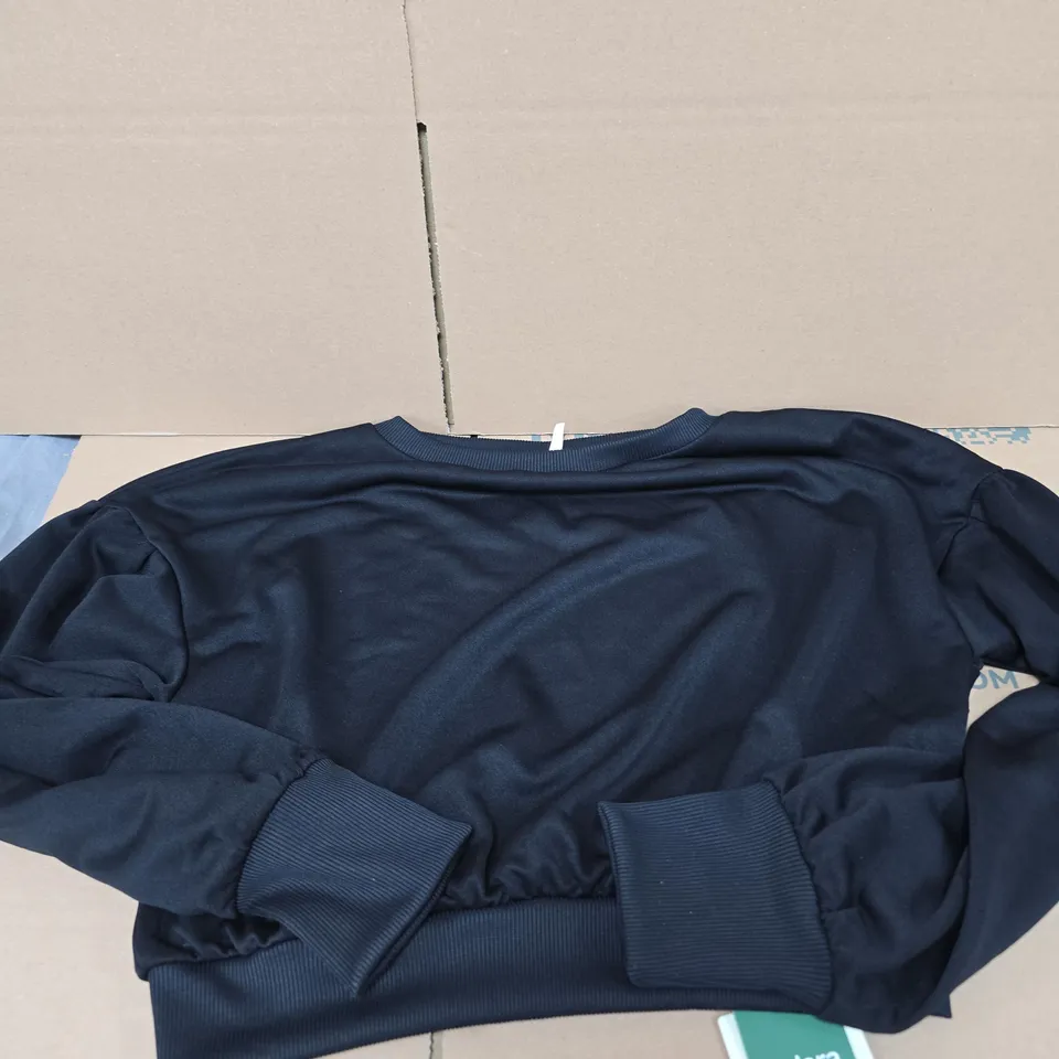 HALARA BLACK SWEATSHIRT - M