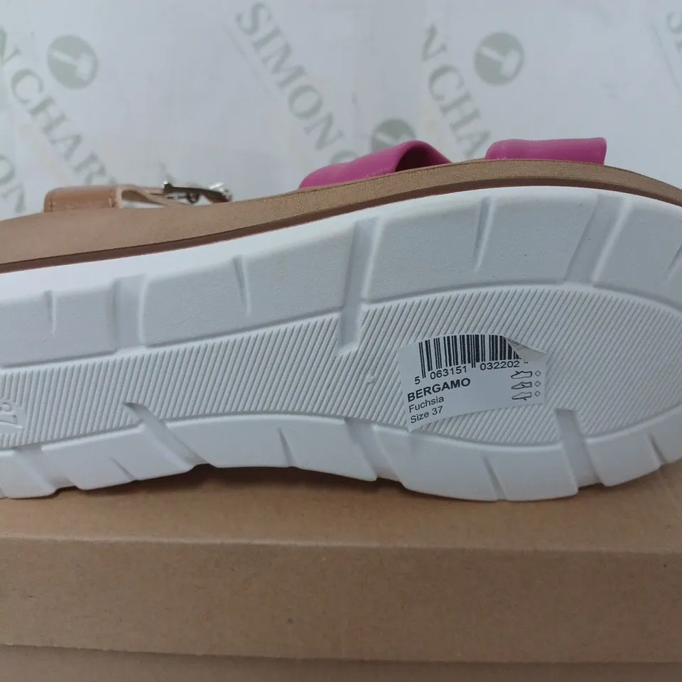 BOXED PAIR OF HEAVENLYFEET BERGAMO SANDALS IN FUCHSIA - SIZE 37