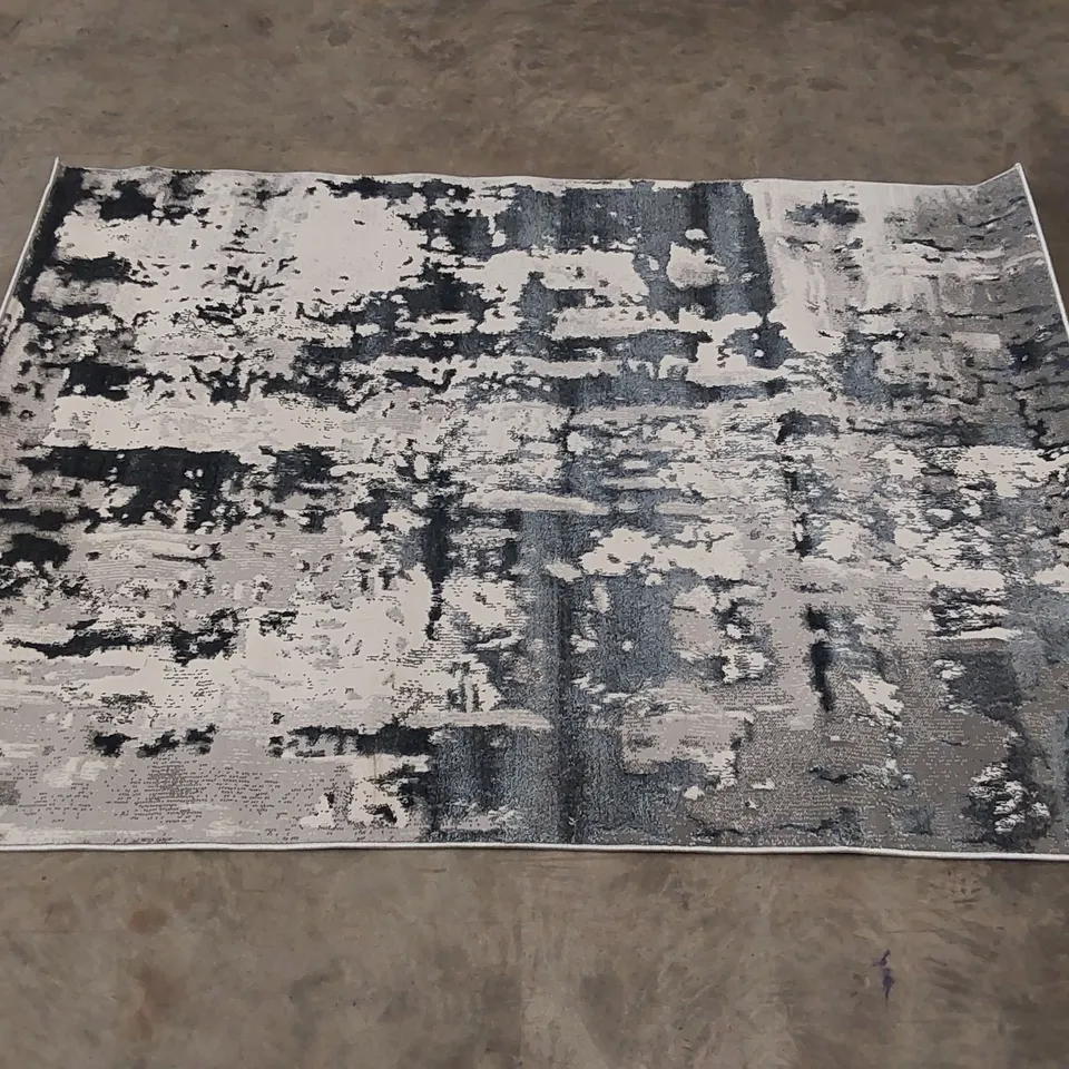 Hagberg abstract grey area rug // 120 x 170cm