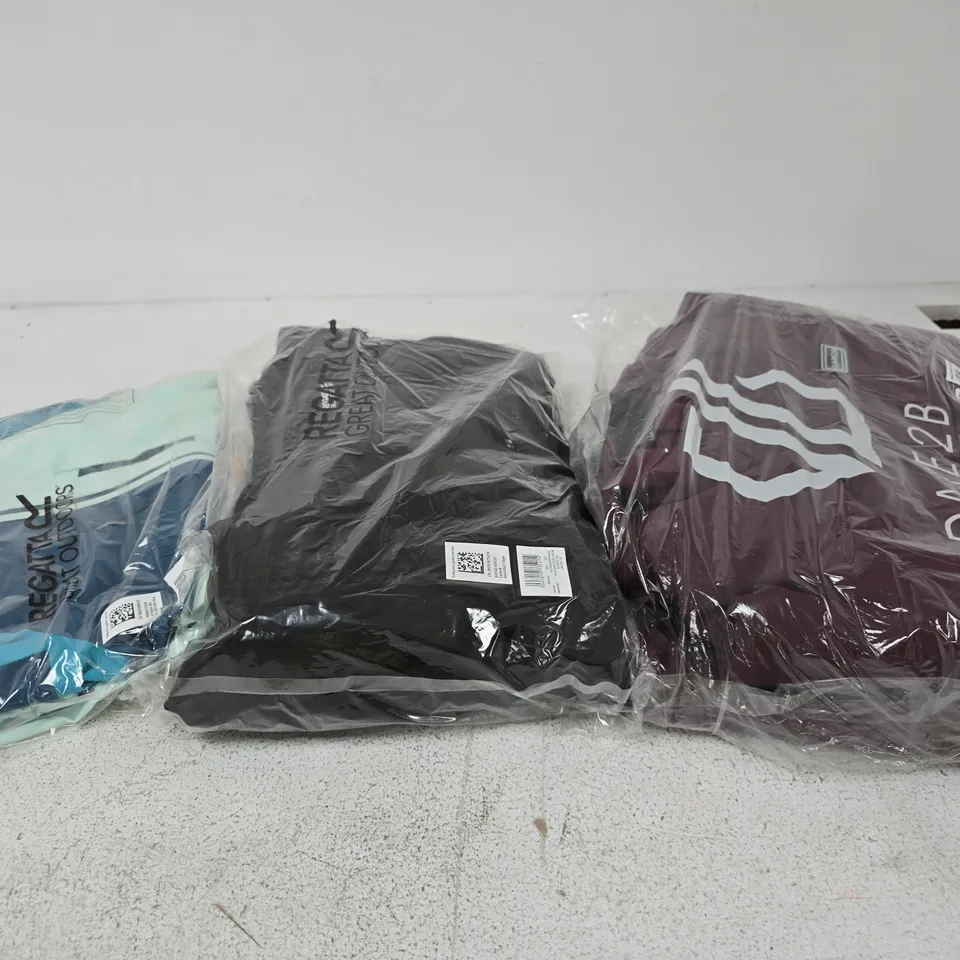 APPROXIMATELY 10 ASSORTED BRAND NEW REGATTA CHILDRENS CLOTHING ITEMS IN VARIOUS SIZES, STYLES & COLOURS TO INCLUDE BAMBINO SUIT, HIGHTON JACKET ETC