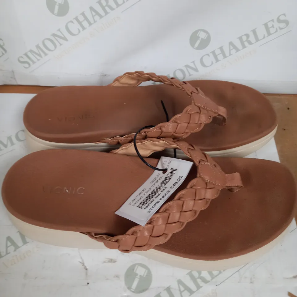 VIONIC BROWN SANDALS SIZE 6 