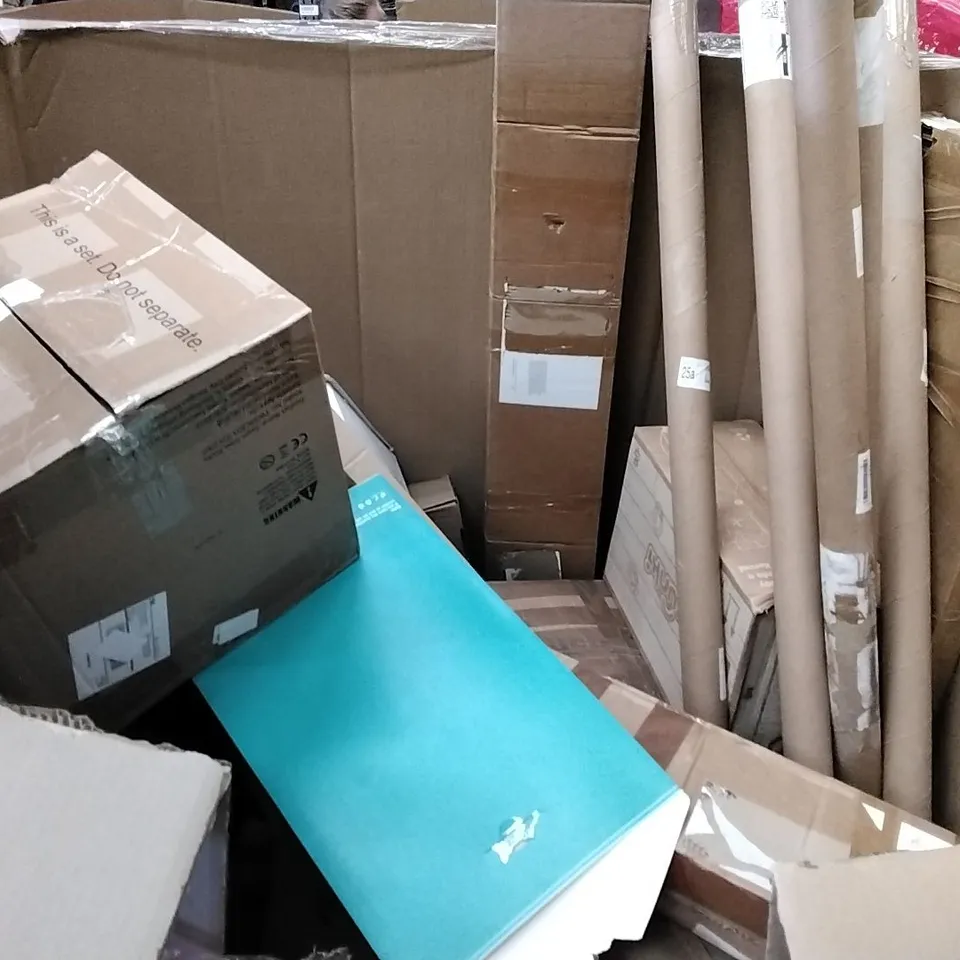 PALLET OF ASSORTED ITEMS TO INCLUDE: TURNTABLE HI-FI SYSTEM WITH SPEAKERS, STEAMPUNK DINOSAUR FACTORY MARBLE RUN, MULTIFUNCTIONAL FOOD PROCESSOR, AIR BED-LUXE, RETRACTABLE SAFETY GATE ECT