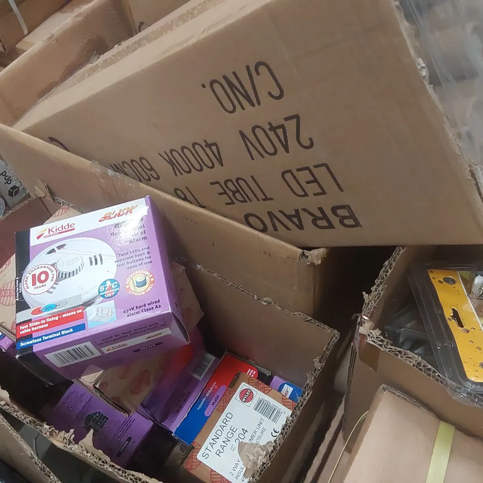 PALLET CONTAINING A VERY LARGE QUANTITY OF ASSORTED ITEMS TO INCLUDE: BRAVO LED LIGHTS, FIRE RATED DOWNLIGHT FITTINGS, SCART PLUGS, RESIDENTIAL HEAT ALARMS ECT