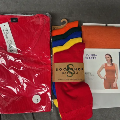 BOX OF APPROXIMATELY 20 ASSORTED CLOTHING AND FASHION ITEMS IN VARIOUS STYLES, SIZES, AND COLOURS - COLLECTION ONLY