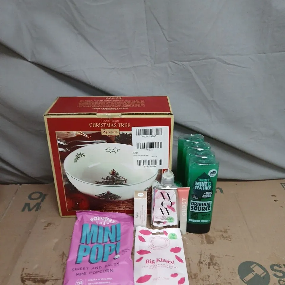 CAGE OF APPROXIMATELY 15 ASSORTED HOUSEHOLD ITEMS TO INCLUDE CHRISTMAS TREE SPODE - ORIGINAL SOURCE SHOWER GEL AND COLOUR WOW DREAM COAT SPRAY - COLLECTION ONLY
