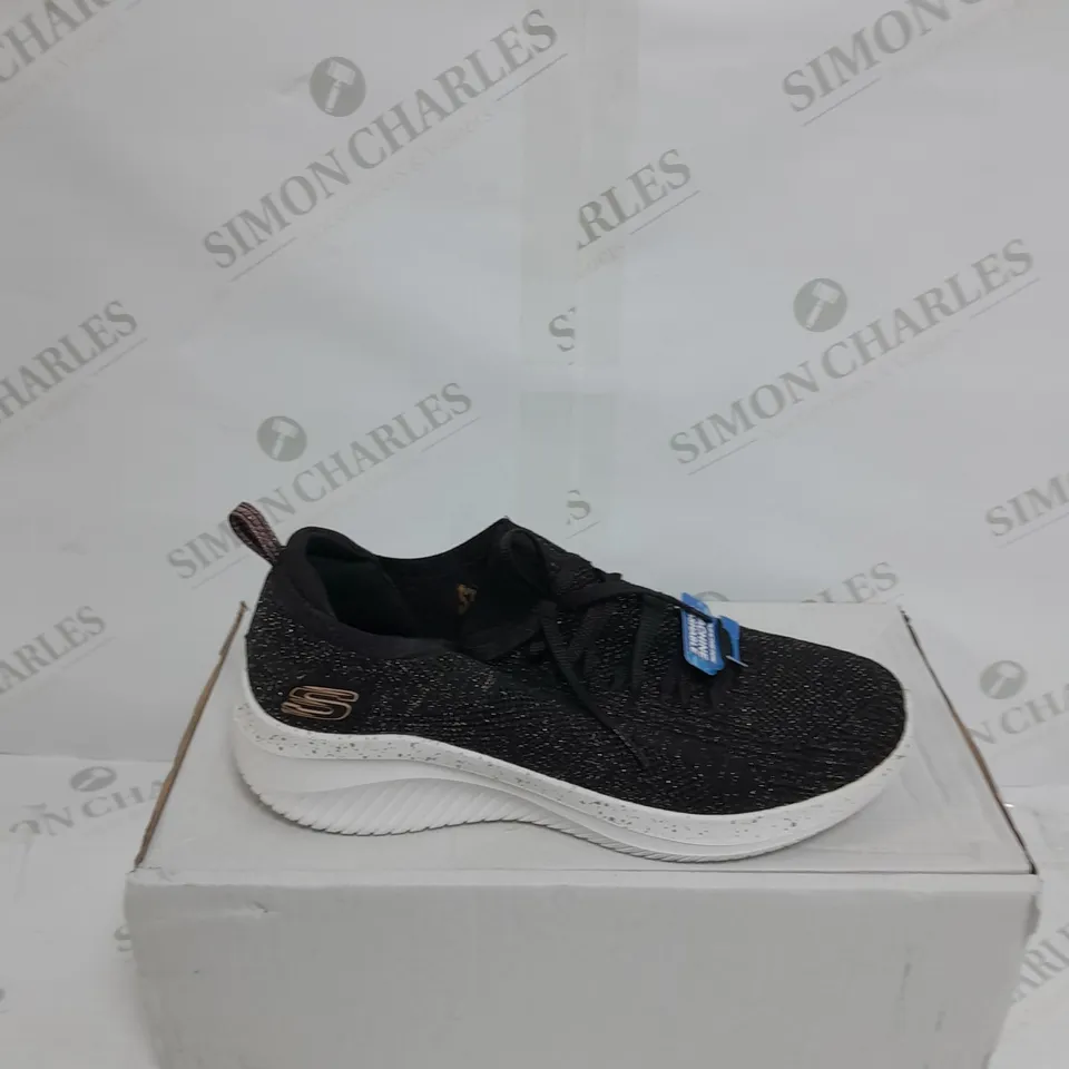 SKETCHERS STRETCH AIR-COOLED MEMORY FOAM LACED SNEAKERS (UK 6)