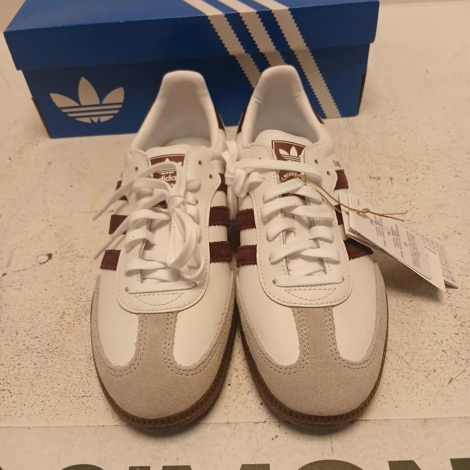 ADIDAS SAMBA OG J TRAINERS – WHITE/BROWN, UK 6.5 (US 7, EU 40) – BOXED