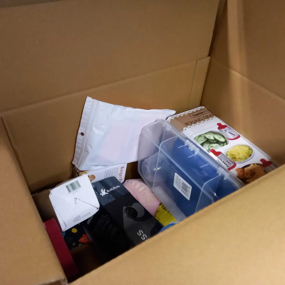LOT OF APPROX 15 ASSORTED COOKWARE/KITCHEN RELATED ITEMS TO INCLUDE: PACKAGED FOOD MASHER, FLASKS/DRINKING BOTTLES, CLEAR LUNCH BOX