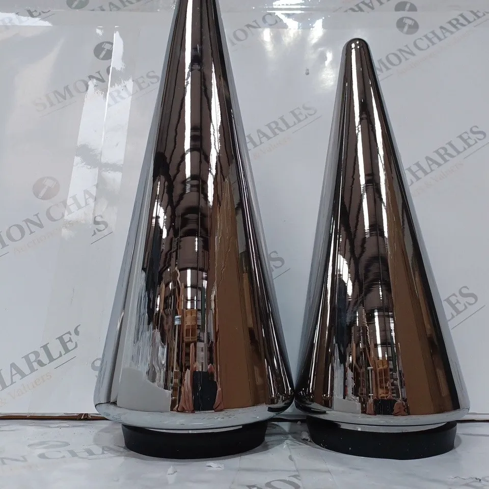 BOXED KELLY HOPPEN SET OF 2 INDOOR OUTDOOR PRELIT GLASS DECOR - REFLECTIVE CONES