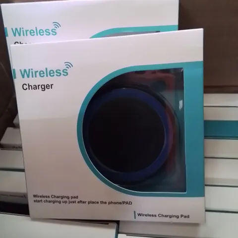 BOX CONTAINING LARGE AMOUNT OF WIRELESS CHARGING PADS