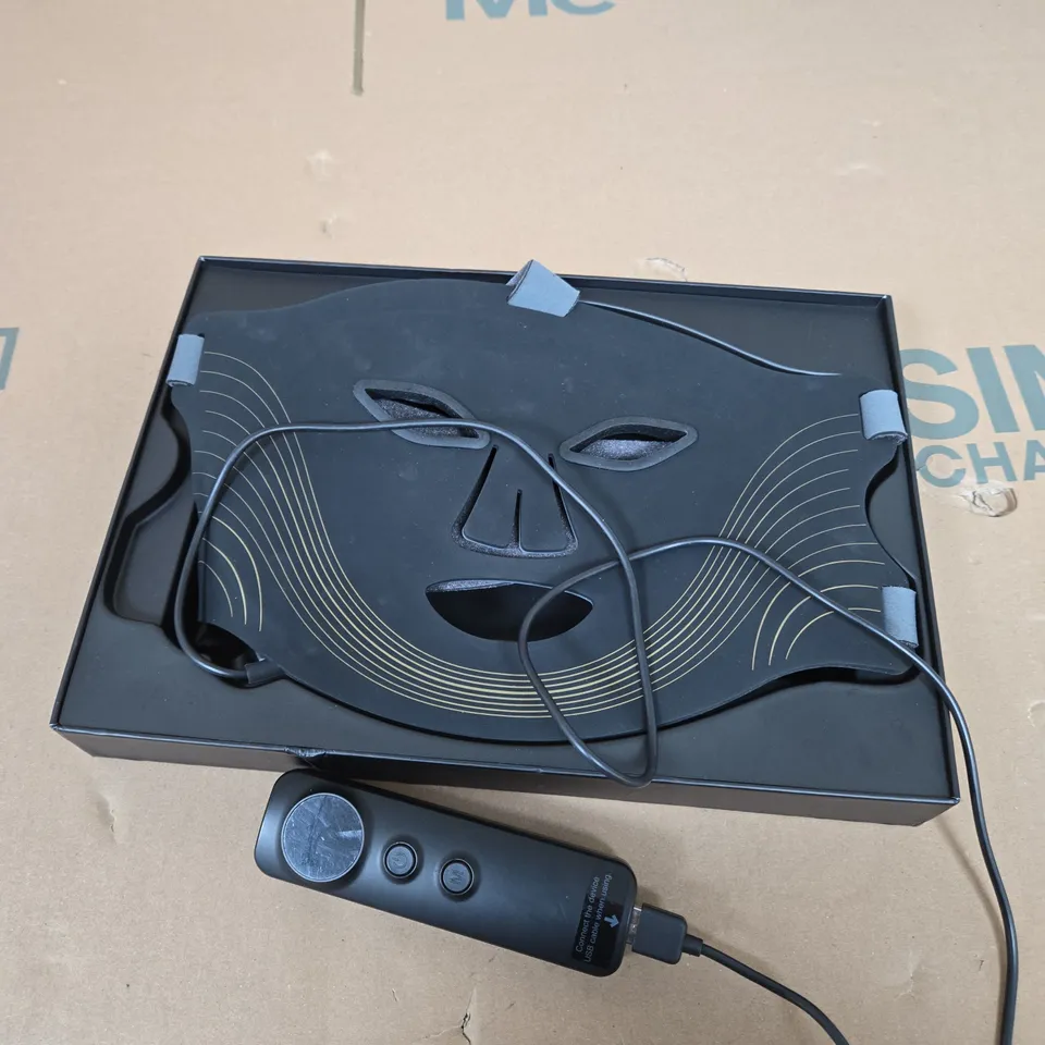 LED LIGHT THERAPY FACE MASK