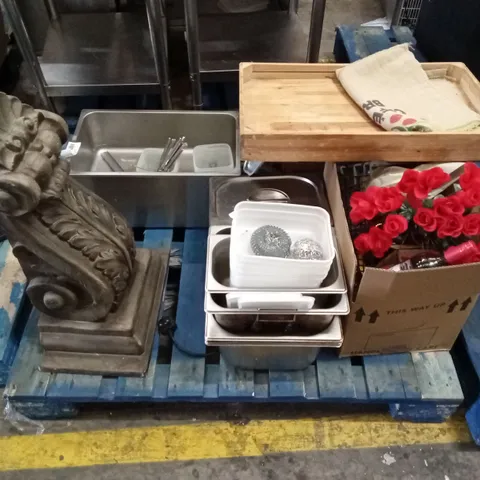 PALLET OF ASSORTED CATERING PRODUCTS AND EX-RESTERAUNT DECOR