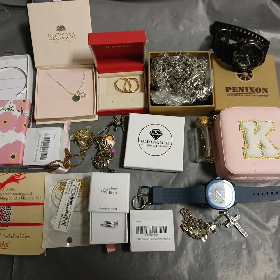 LOT OF ASSORTED JEWELLERY AND WATCH ITEMS TO INCLUDE BLOOM BOUTIQUE, G-SHOCK AND HOPE RINGS