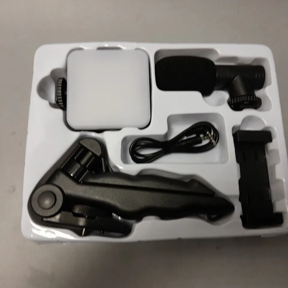 BOXED STUDIO CREATOR PODCAST & VLOGGING KIT RRP £17.99