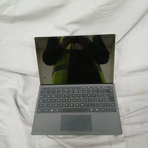 MICROSOFT SURFACE PRO 5 TABLET WITH KEYBOARD – 12.3-INCH, I5, 8GB RAM, 256GB SSD, WI-FI