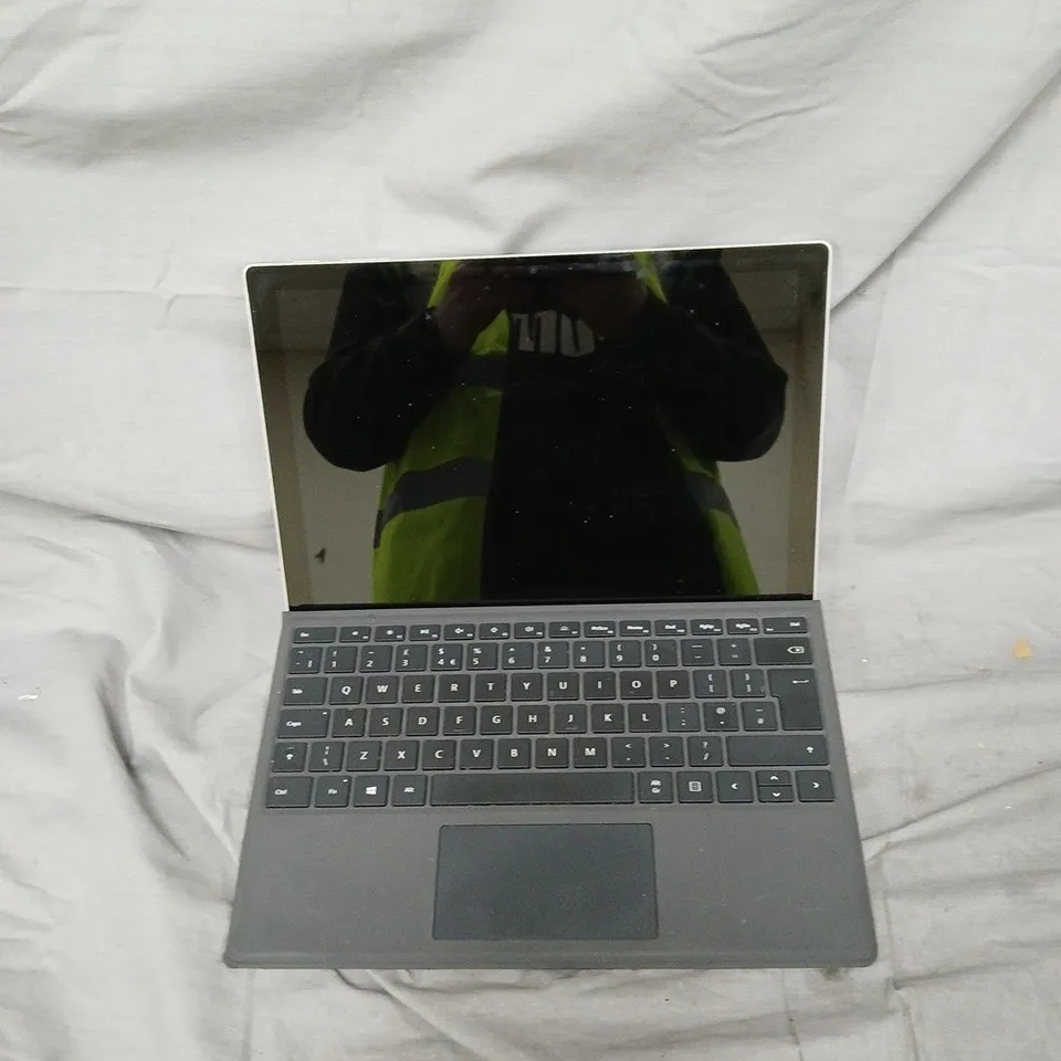 MICROSOFT SURFACE PRO 5 TABLET WITH KEYBOARD – 12.3-INCH, I5, 8GB RAM, 256GB SSD, WI-FI