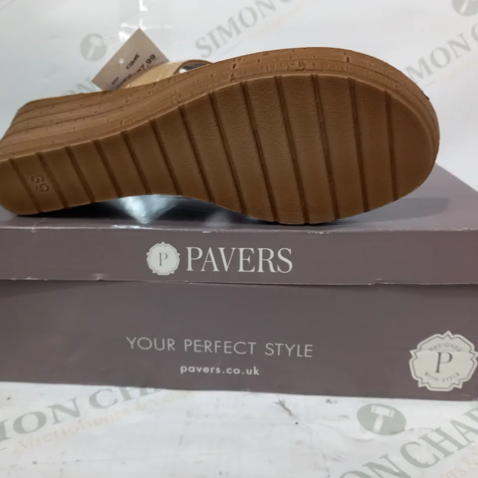 BOXED PAIR OF PAVERS OPEN TOE WEDGE SANDALS IN LIGHT GOLD COLOUR EU SIZE 39